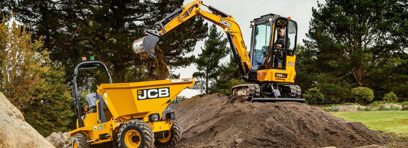 Maszyny JCB podczas prac ziemnych — fotografia poglądowa